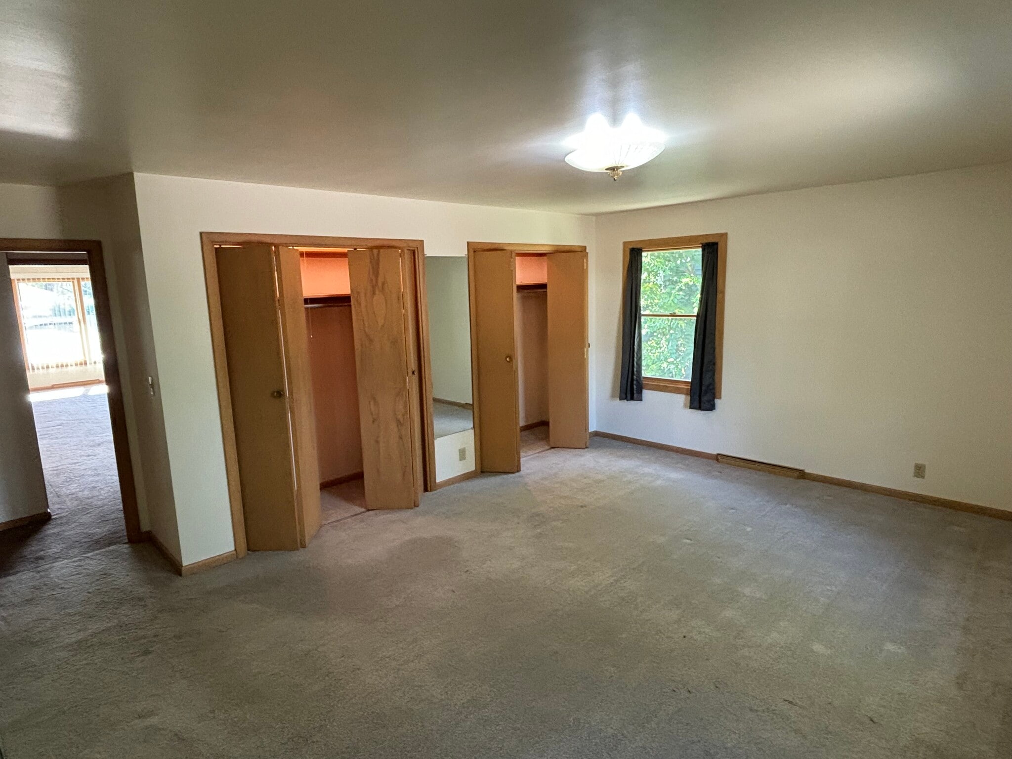 Master upstairs bedroom with carpeted closets - 815 E 6th St