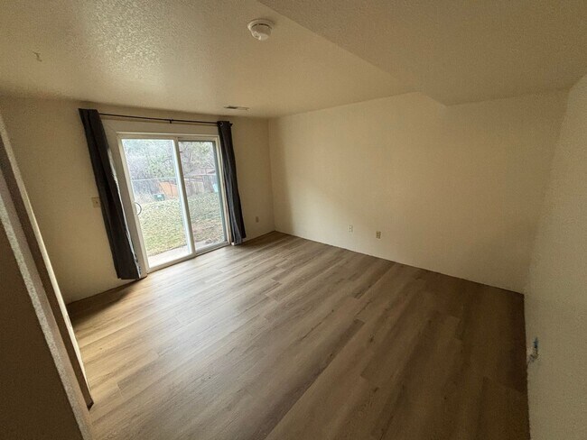 Building Photo - Wonderful Riverside Home in East Missoula