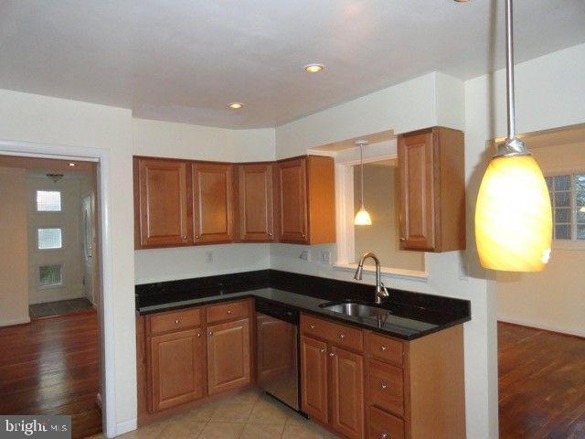Building Photo - 7821 Cayuga Ave