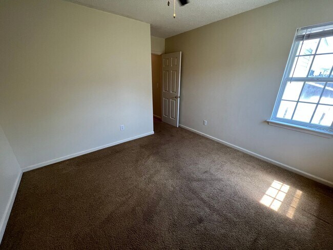 Building Photo - Charming 3 Bedroom, 2 Bath Home in Ogden!