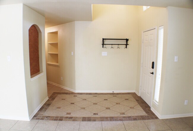 Building Photo - Beautiful Rental now available in Thistle ...
