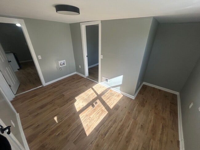 Building Photo - Charming 3-bedroom, 1-bathroom house located in Vine Grove, KY.