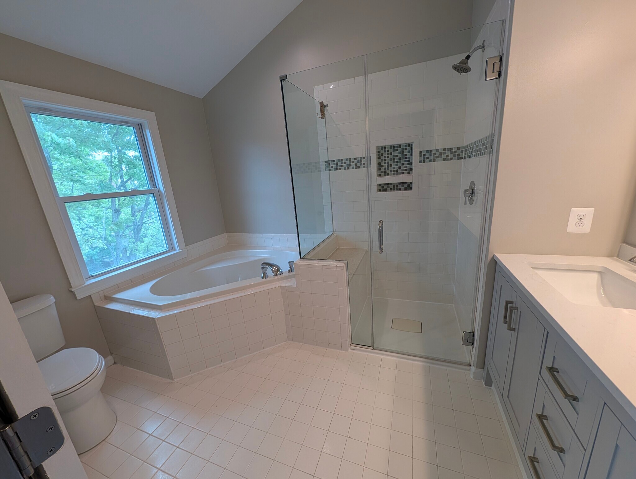 Master bath - 14141 Betsy Ross Ln
