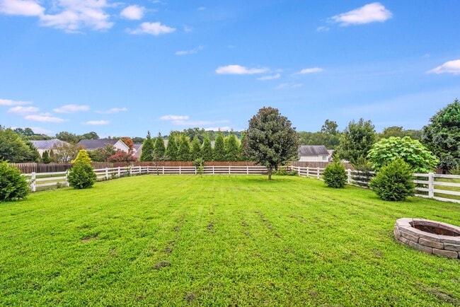 Building Photo - Enjoy Riverfront Living! Spacious 4-Bedroo...