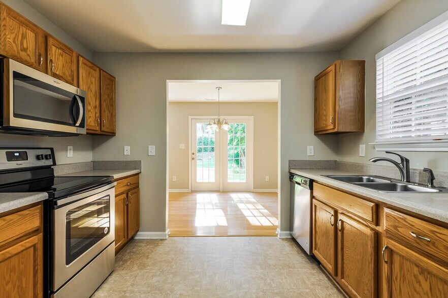 Building Photo - 259 N Fuquay Springs Ave