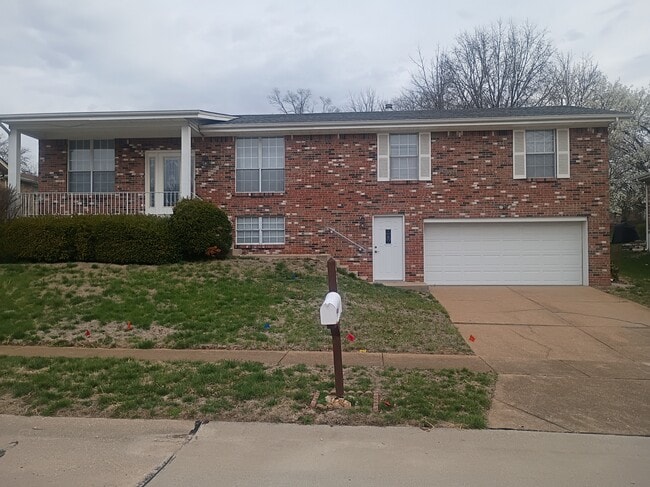 Building Photo - 4863 Vermilion Dr