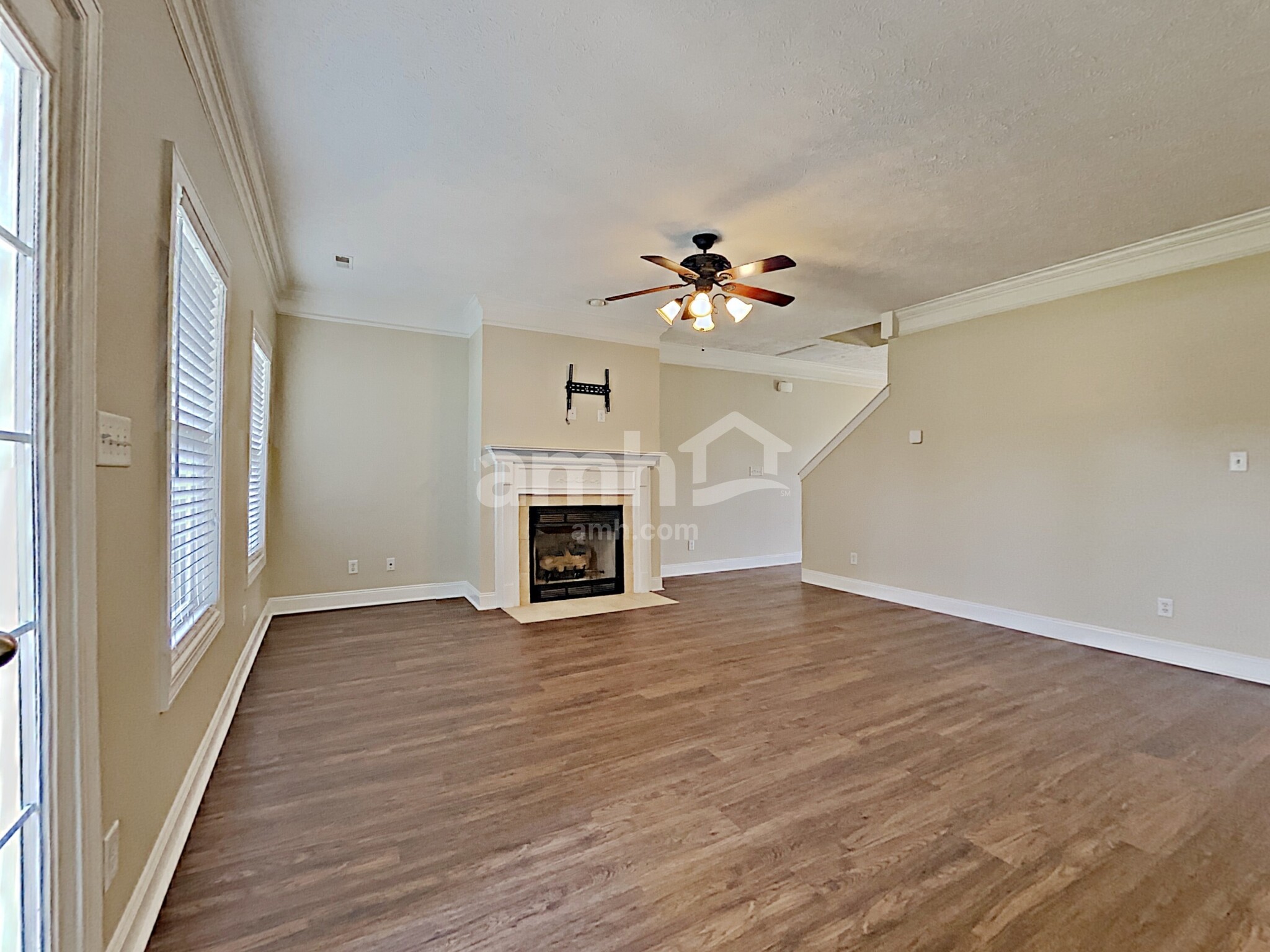 Building Photo - 1131 Longwood Dr