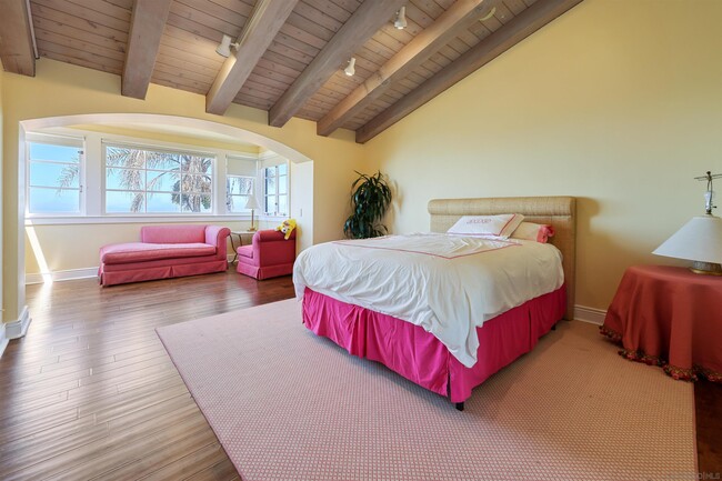 Building Photo - 6690 La Jolla Scenic S Dr