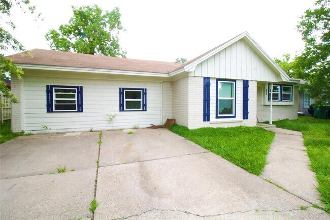 Primary Photo - 9307 Linda Vista Rd