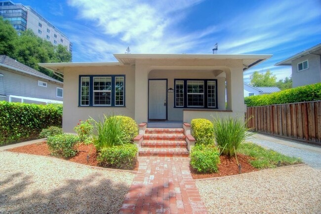 Primary Photo - 2 Bedroom, 1 Bath + Office - Downtown Palo...