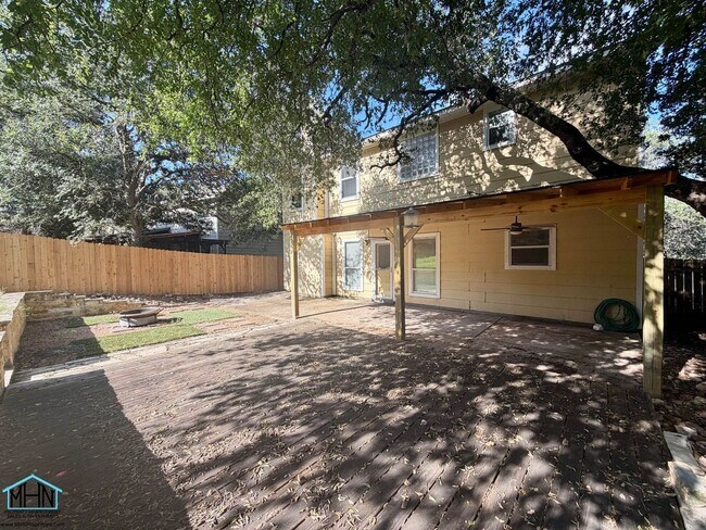 Building Photo - 518 Willow Grove Dr