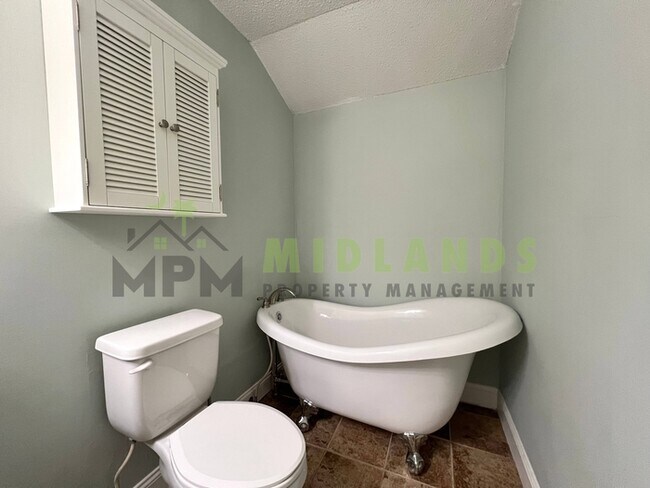 Building Photo - 201 Mariners Row