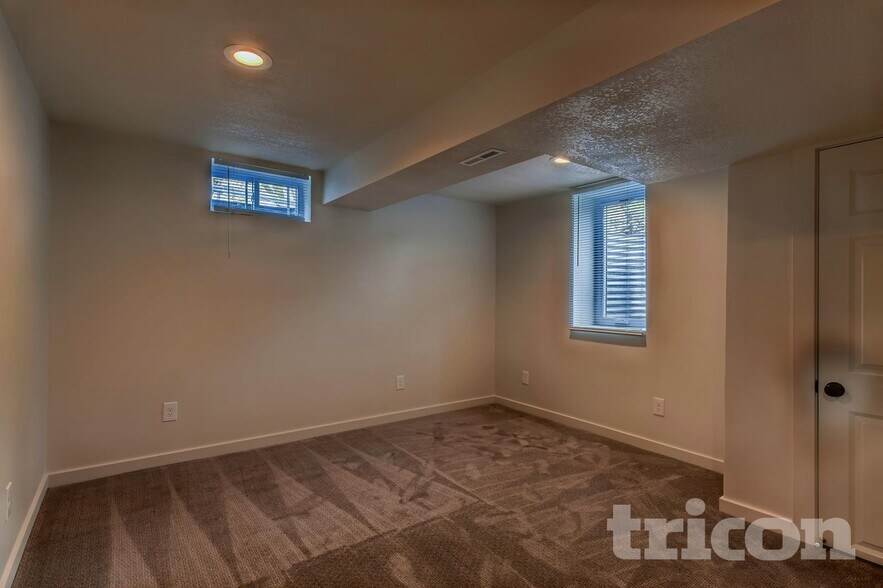 Building Photo - 7317 Clinton Ave