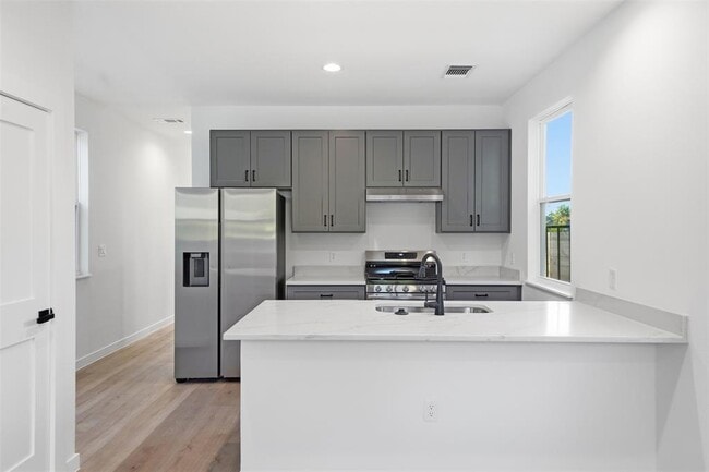 Building Photo - 2212 Yellow Jacket Ln