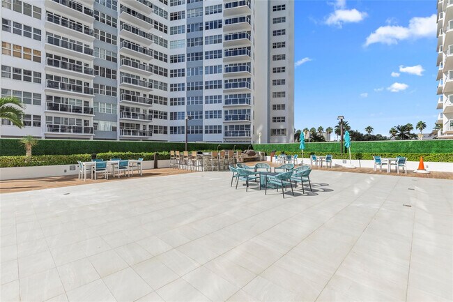 Building Photo - 3750 Galt Ocean Dr