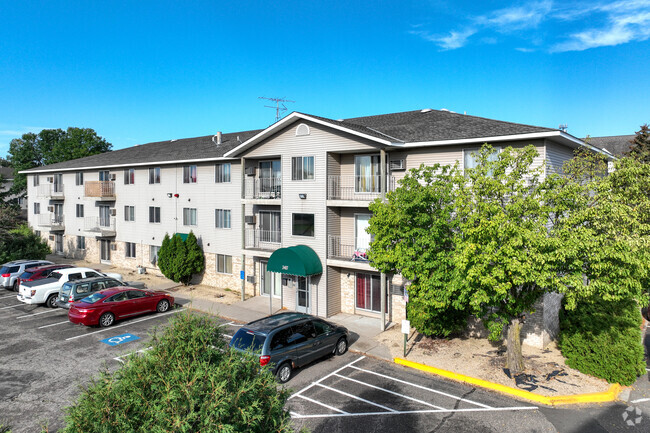 Building Photo - Newbury Apartments