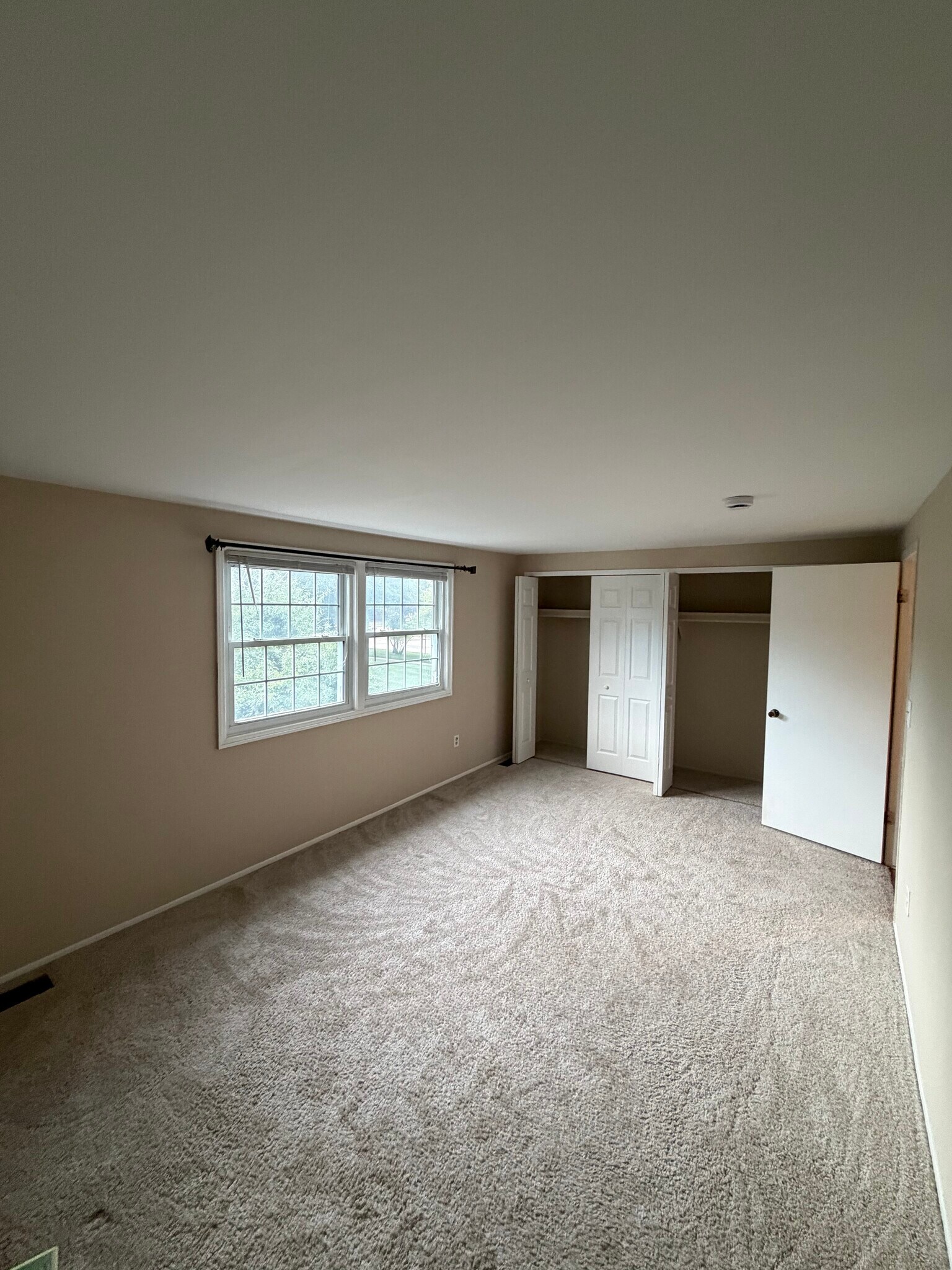 Large Second Bedroom - 5131 Buckingham