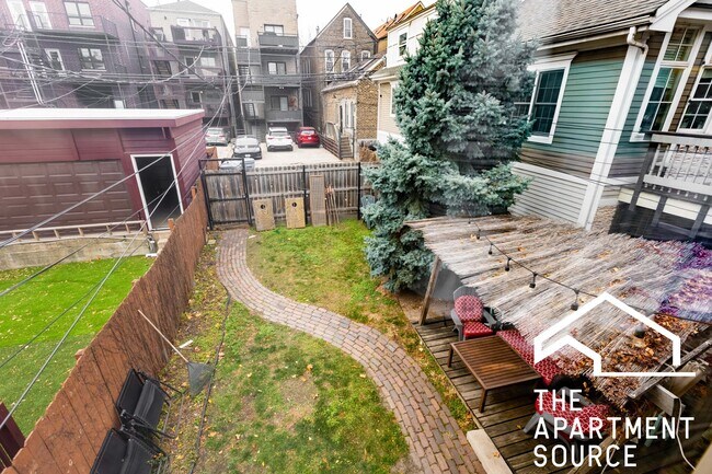 Building Photo - 1530 N Greenview Ave