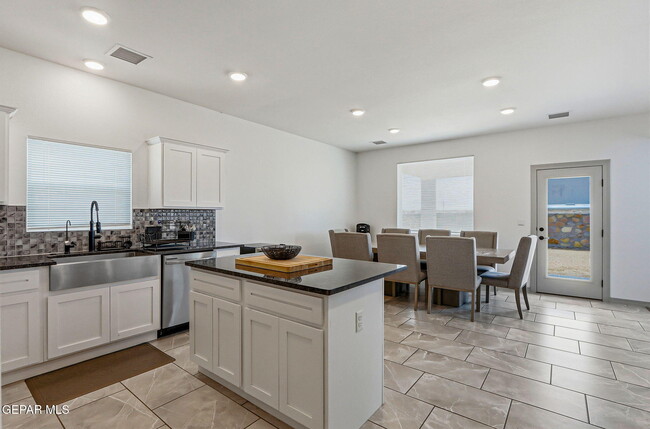 Building Photo - 3601 Hill Sand Pl