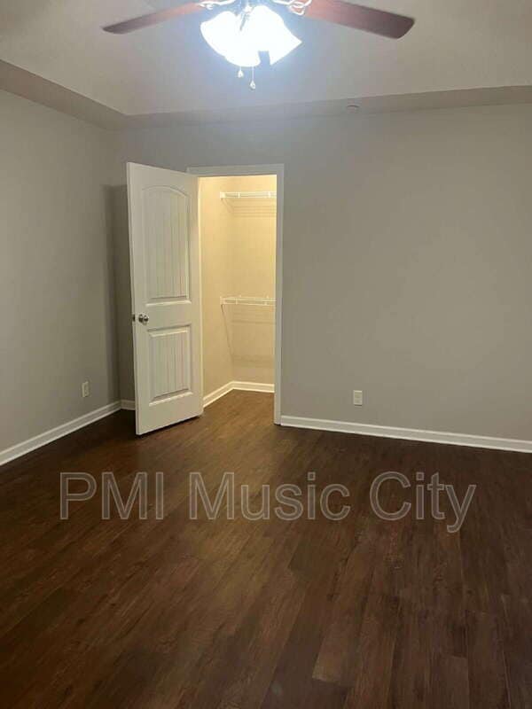 Building Photo - 225 Hickory Dr