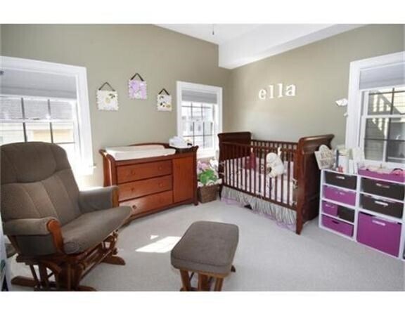 Building Photo - 592 E 2nd St