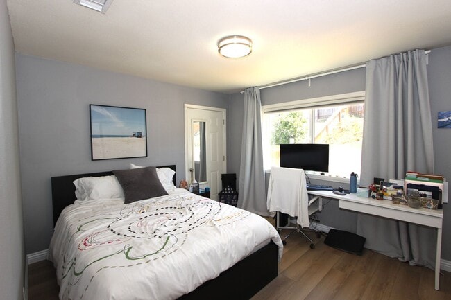 Building Photo - Gorgeous 4 Bedroom 2 Bathroom house in Poway