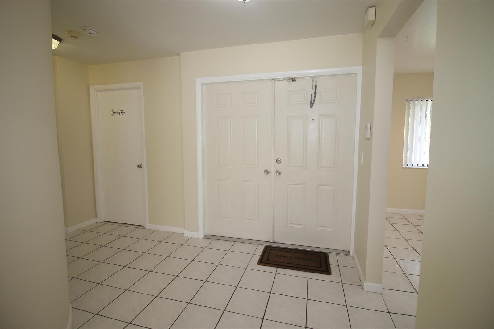 Building Photo - 6076 Strawberry Lakes Cir