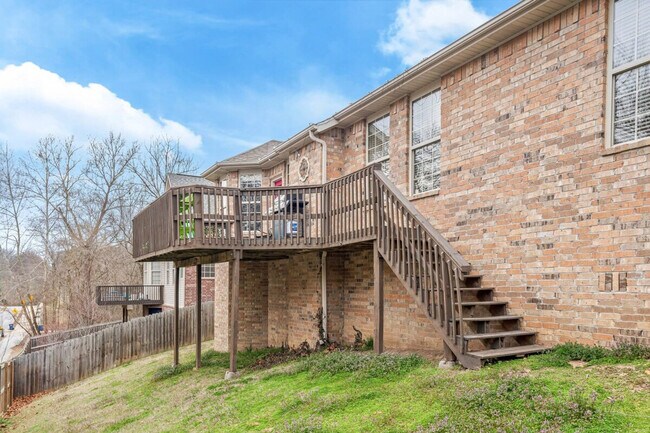 Building Photo - 1802 NW Mustang Ave