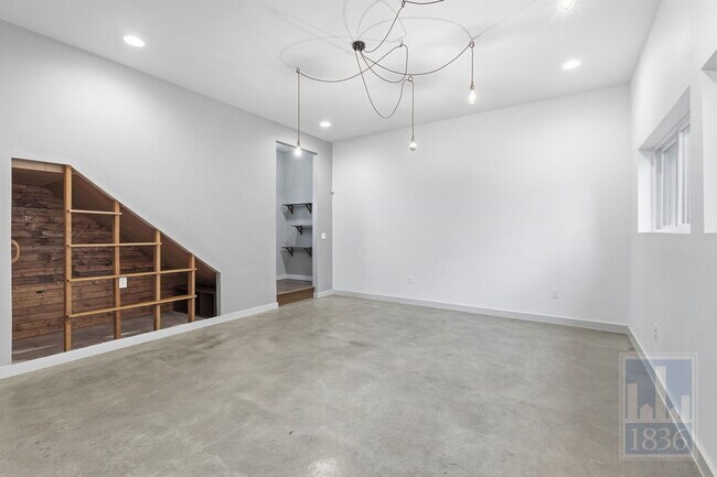 Building Photo - 1520 Parker Ln