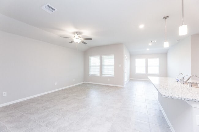 Building Photo - 2031 Stella Pne Dr