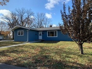 Building Photo - 1 Bed 1 Bath Duplex in Moorhead!