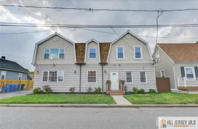 Primary Photo - 607 Almon Ave