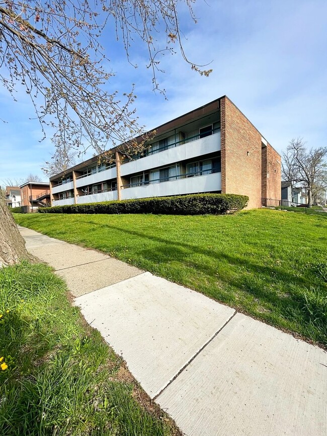 Building Photo - Two Bedroom Apartment Available for Rent!