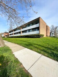 Building Photo - Two Bedroom Apartment Available for Rent!