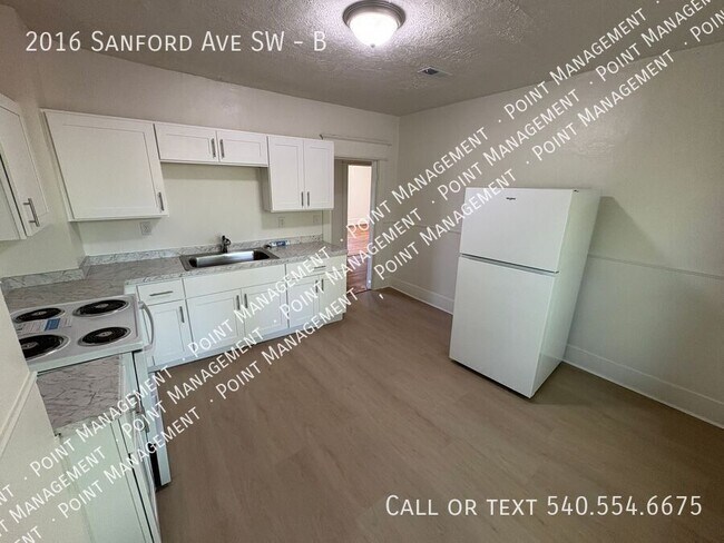 Building Photo - 2016 Sanford Ave SW