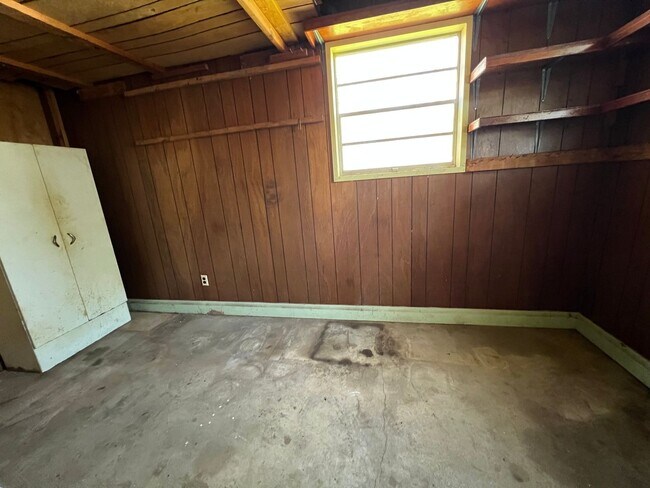 Building Photo - 1123 Oates Rd