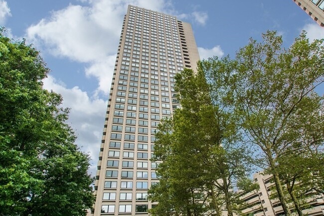 Building Photo - 65 E India Row