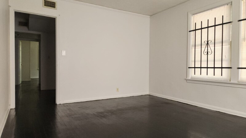 Building Photo - 519 W 23rd St