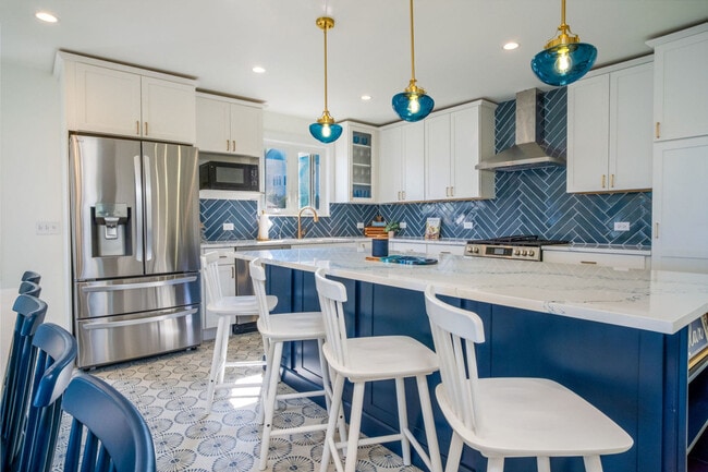 Building Photo - 184 Grand Ave