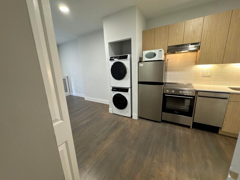 Building Photo - 268 Newbury St