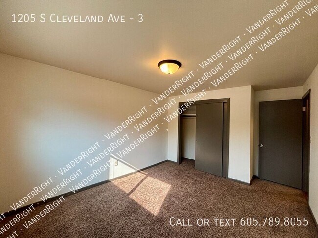 Building Photo - 1205 S Cleveland Ave