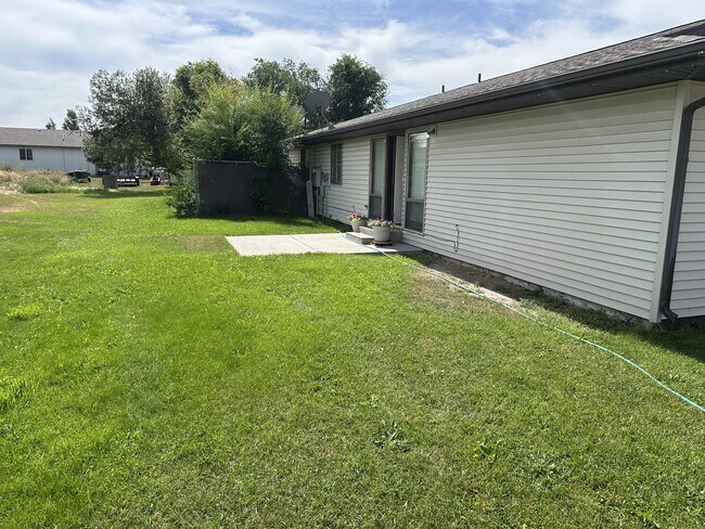 Building Photo - 202 Fern Ln