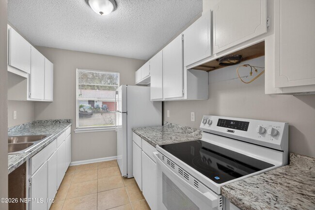 Building Photo - 1040 Willow Cove Ct E