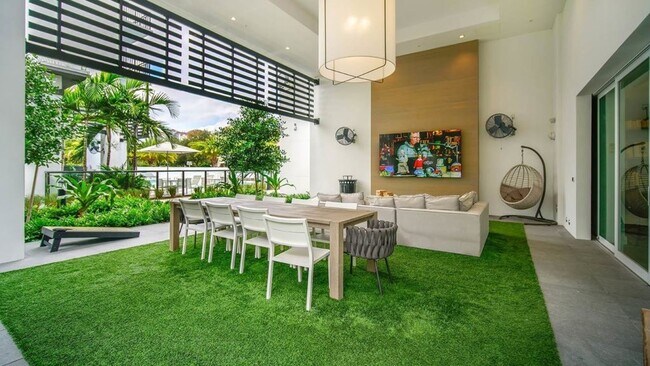 Building Photo - 1919 SE 10th Ave