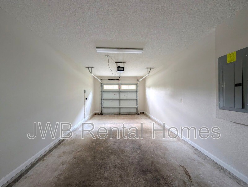 Building Photo - 1228 Lake Shore Blvd
