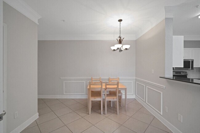 Building Photo - 2 Bedroom Condo in Tampa
