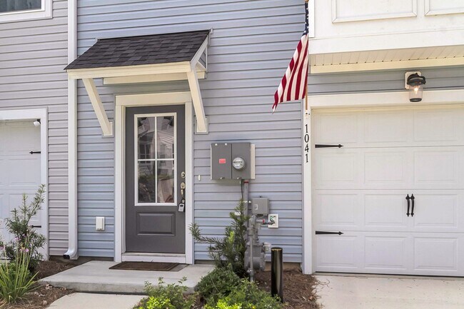 Building Photo - Beautiful 4-Bedroom, 3.5-Bathroom Townhome...