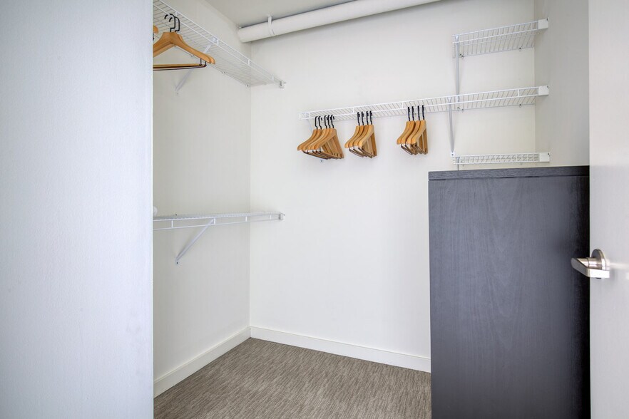 Building Photo - 10349 NE 10th St