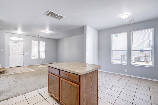 Building Photo - 10302 Lateleaf Oak