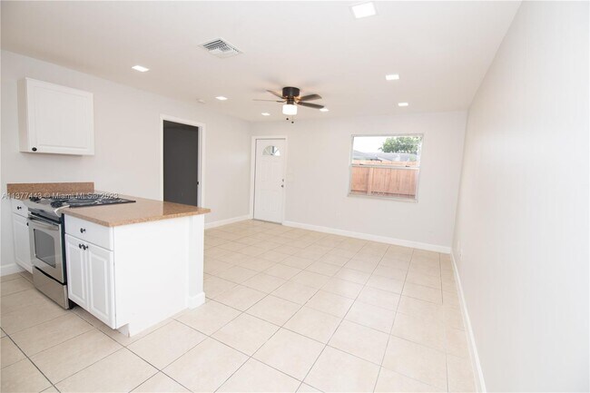 Building Photo - 1804 My Pl Ln